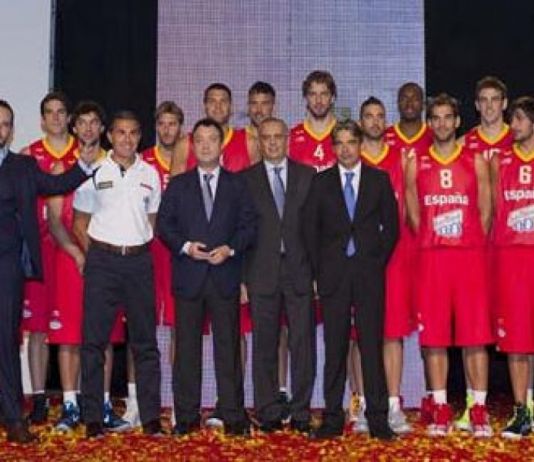 Víctor Claver, con la Selección