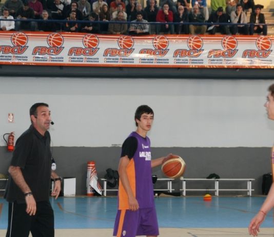 Luis Guil desarrolló en un Clínic todos los conceptos del Pick&Roll