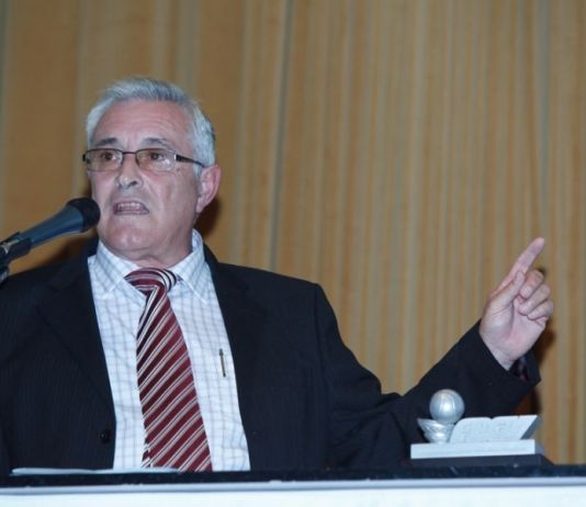 Lorenzo Ortiz recibe el Reconocimiento FBCV