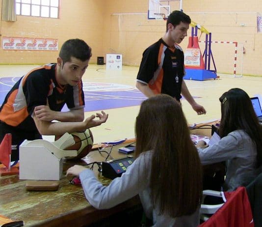 Adrián Pedrosa y Cristian García, en el Clínic FEB