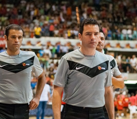 Dos árbitros de la FBCV en el debut de la Selección