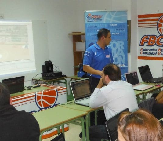 Árbitros y entrenadores, juntos en el inicio de la temporada