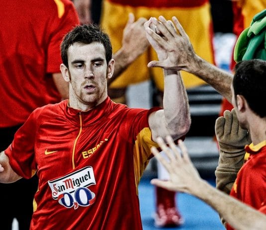 Víctor Claver recibe la medalla de plata al Mérito Deportivo