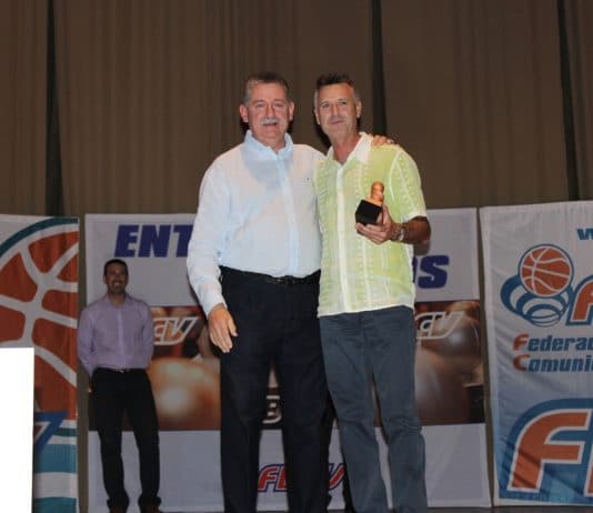 Eduardo Ordóñez recibe el Trofeo Familia Arnau