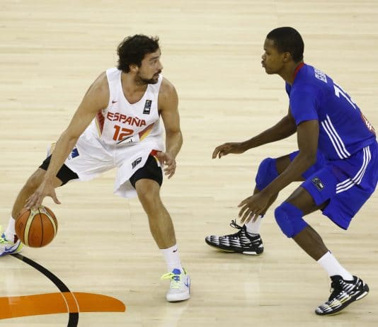 España es primera de grupo tras ganar a Francia