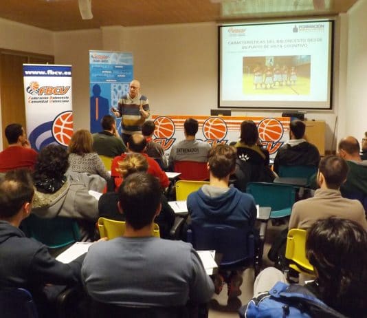 Almoradí acogió el Clínic de Fran Adell sobre comunicación