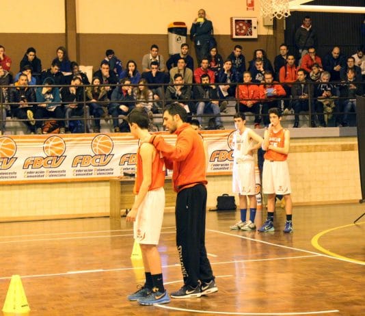 Ferrán Pizcueta mostró cómo enseñar el pase