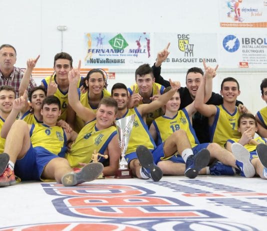 Denia Bàsquet levanta el título de campeón ante su público
