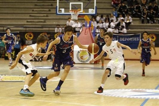 Los chicos pierden con Madrid y se juegan las semis ante Canarias