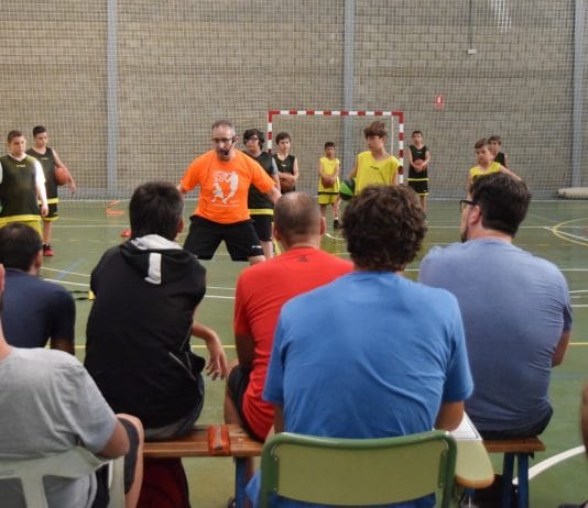 Ángel Fernández incidió en el trabajo del bote en Minibasket