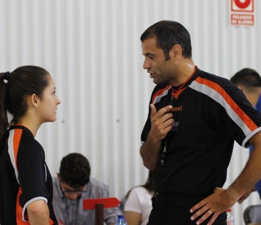 Fernando Calatrava arbitra el Europeo U18 Femenino