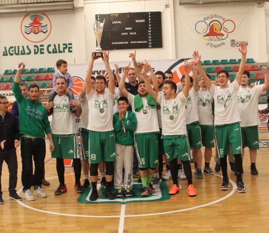 CB Ifach Calpe levanta el trofeo de campeón ante su público