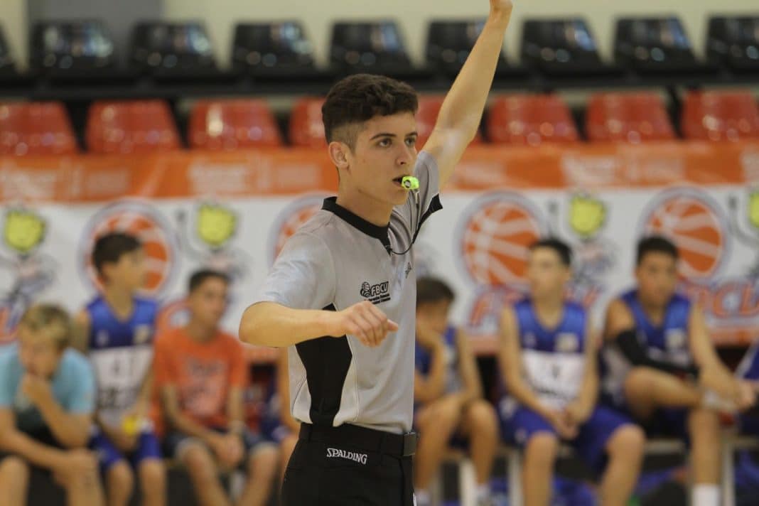 Compagina el baloncesto con el arbitraje FBCV Compagina el baloncesto con el arbitraje FBCV