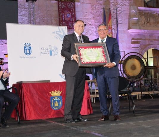 El CEB Llíria recibe la Medalla de la Ciudad
