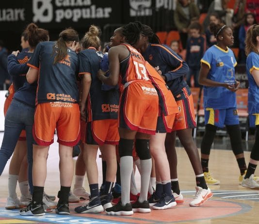 Las chicas del Valencia BC tumban al líder invicto de LF-2
