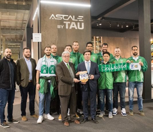 El TAU Castelló visita a sus patrocinadores en CEVISAMA