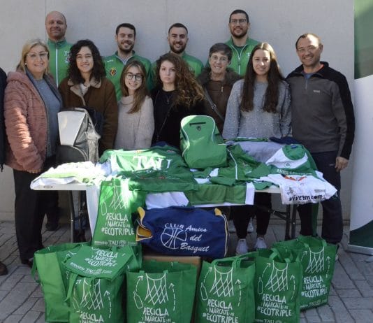 TAU Castelló dona material deportivo a Ghana