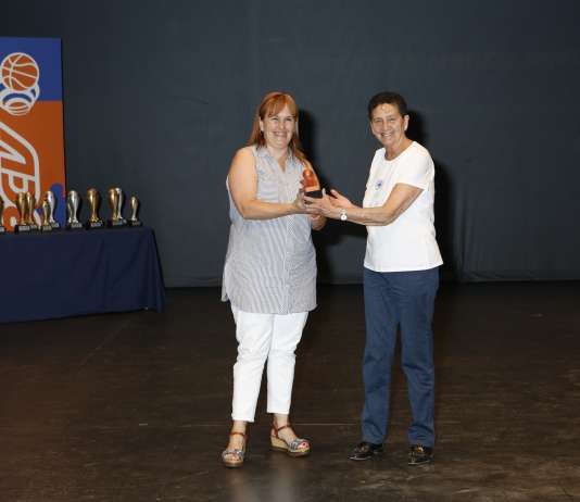 Margarita Marco recibe el Trofeo Ángela Gómez