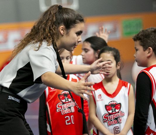 Formando jugadores/as desde el arbitraje