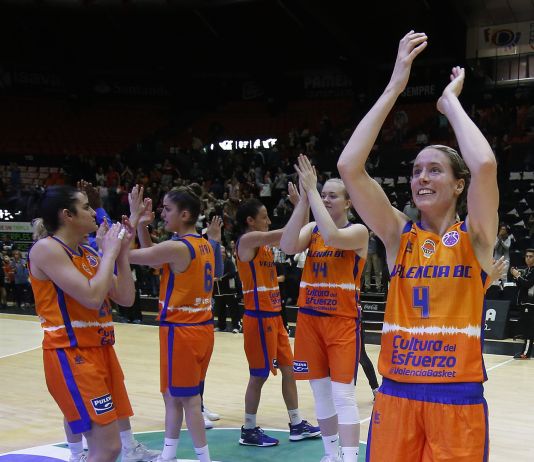 Primer triunfo europeo del Valencia Basket en La Fonteta