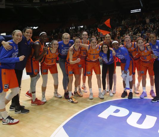 Valencia Basket remonta y avanza en la Eurocup