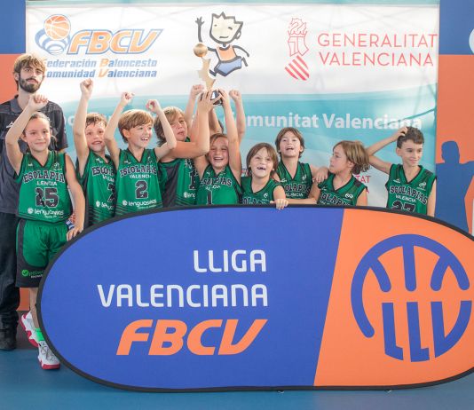 LV: TAU Castelló y Escolapias levantan el trofeo de campeones Mini