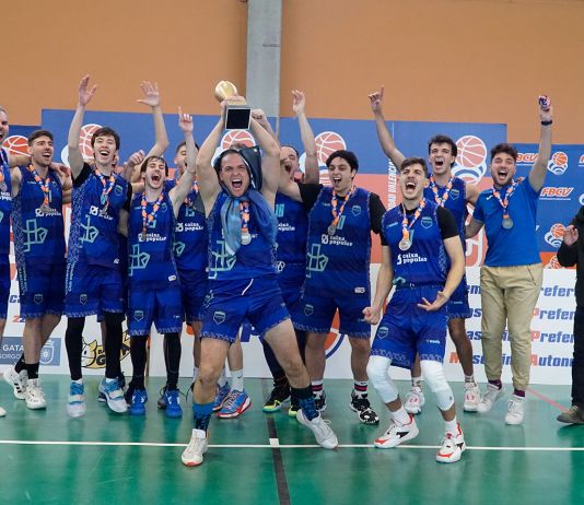 Bàsquet Comenius alça la Copa Sènior Preferent