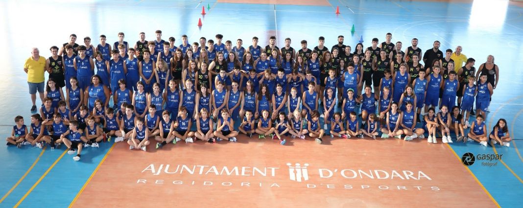 FOTO GRUPAL PRESENTACIÓ BASQUET