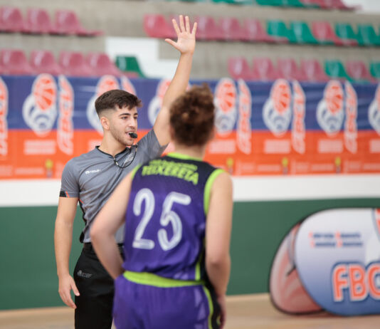Multiplica la teua passió pel bàsquet. Ara també arbitrant!
