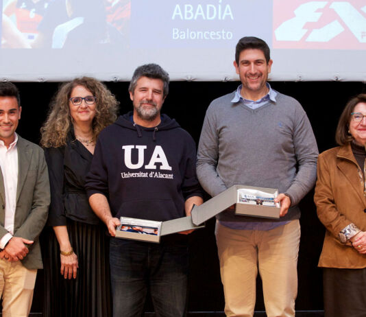 Pedro Ortiz, premiado en la I Gala UA Esport