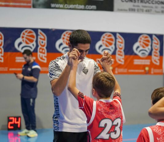 Comparte tu pasión por el baloncesto: hazte entrenador/a