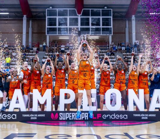 Valencia Basket levanta su cuarta Supercopa LF Endesa (76-64)